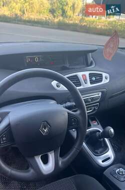 Минивэн Renault Scenic 2009 в 