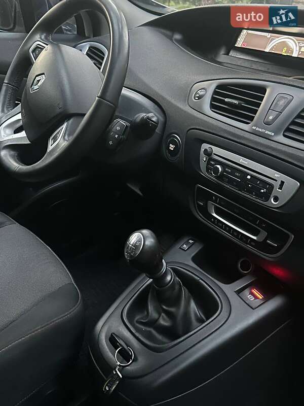 Минивэн Renault Scenic 2012 в Буче