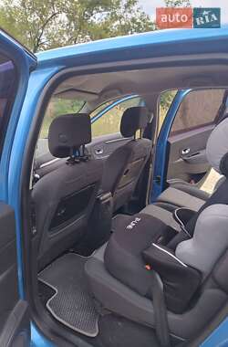 Мінівен Renault Scenic 2013 в 