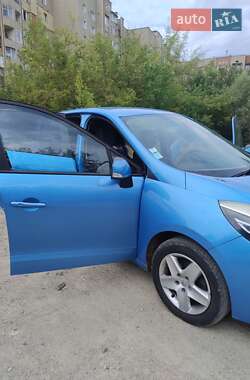 Мінівен Renault Scenic 2013 в 