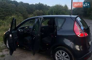 Минивэн Renault Scenic 2010 в 