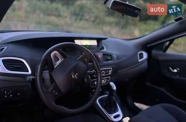 Минивэн Renault Scenic 2010 в 