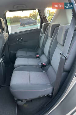 Минивэн Renault Scenic 2013 в 
