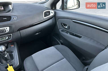 Минивэн Renault Scenic 2013 в 