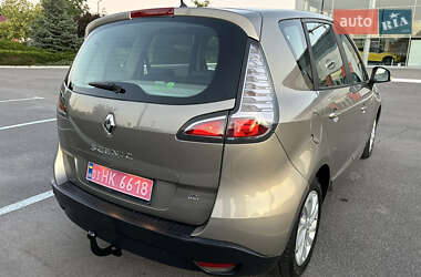 Минивэн Renault Scenic 2013 в 