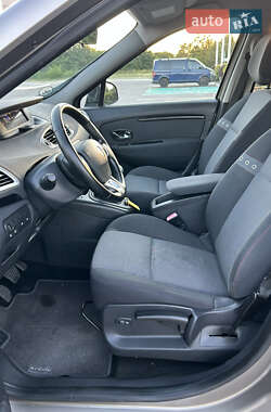 Минивэн Renault Scenic 2013 в 