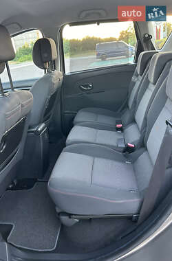 Минивэн Renault Scenic 2013 в 