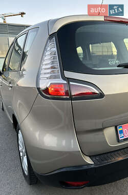 Минивэн Renault Scenic 2013 в 