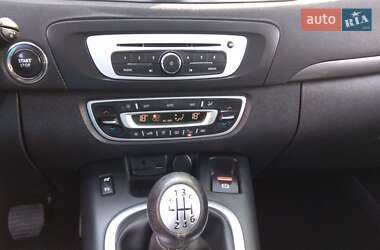 Минивэн Renault Scenic 2015 в 