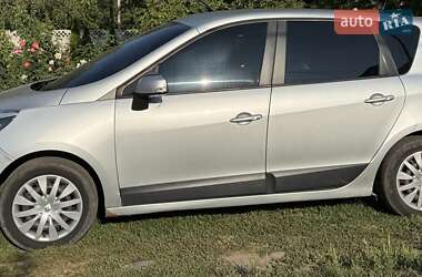 Минивэн Renault Scenic 2013 в 