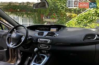 Минивэн Renault Scenic 2014 в 