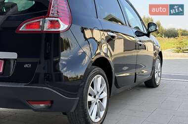 Минивэн Renault Scenic 2011 в 