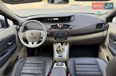 Минивэн Renault Scenic 2011 в 
