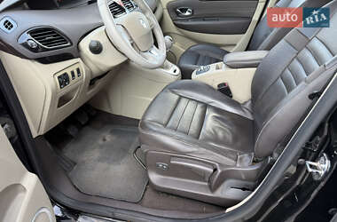 Минивэн Renault Scenic 2011 в 
