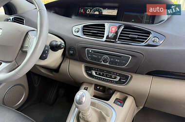Минивэн Renault Scenic 2011 в 