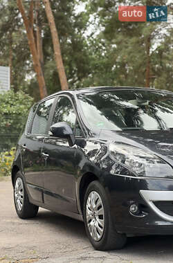 Минивэн Renault Scenic 2011 в 