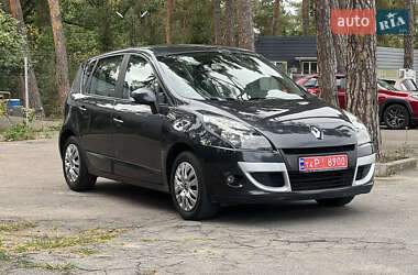 Минивэн Renault Scenic 2011 в 