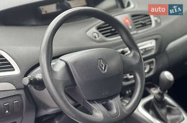 Минивэн Renault Scenic 2011 в 