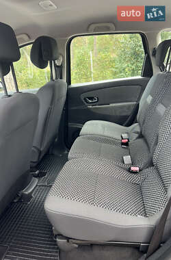 Минивэн Renault Scenic 2011 в 