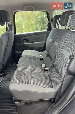Минивэн Renault Scenic 2011 в 