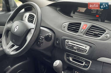 Минивэн Renault Scenic 2011 в 