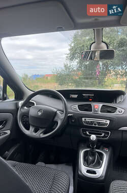 Минивэн Renault Scenic 2011 в 