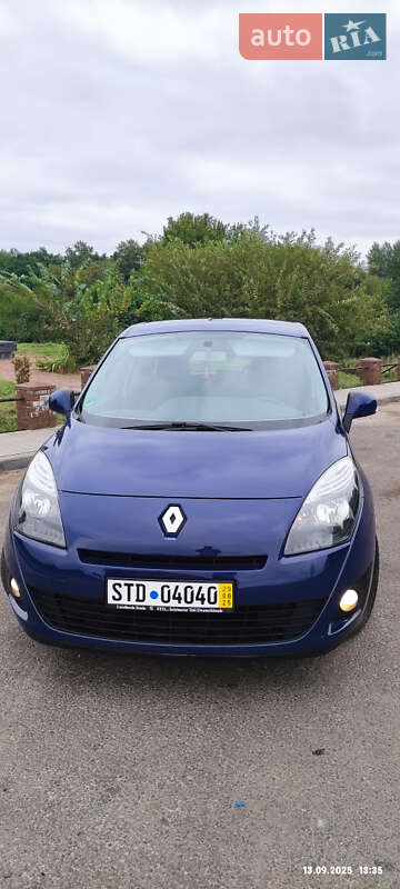 Минивэн Renault Scenic 2009 в 