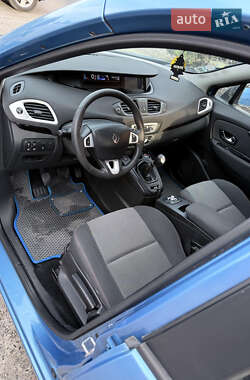 Минивэн Renault Scenic 2011 в 