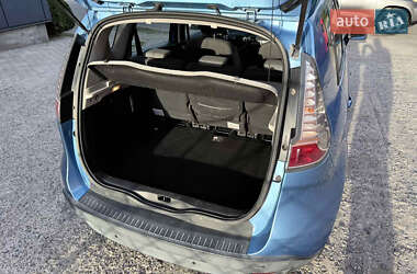 Минивэн Renault Scenic 2011 в 