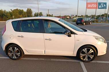 Минивэн Renault Scenic 2011 в 