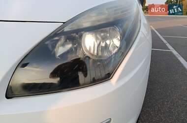 Минивэн Renault Scenic 2011 в 