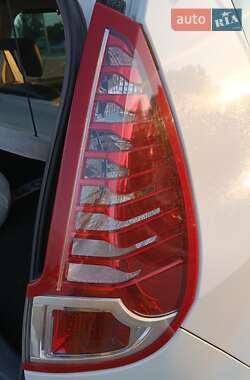Минивэн Renault Scenic 2011 в 
