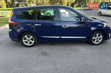 Минивэн Renault Scenic 2011 в 