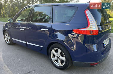 Минивэн Renault Scenic 2011 в 