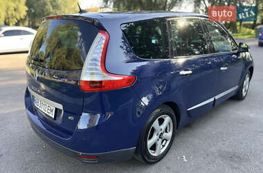 Минивэн Renault Scenic 2011 в 
