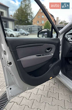 Минивэн Renault Scenic 2011 в 
