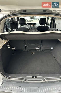 Минивэн Renault Scenic 2011 в 