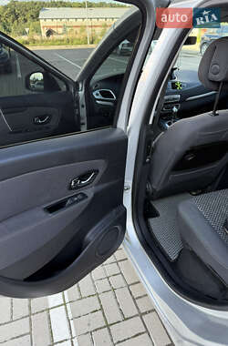 Минивэн Renault Scenic 2012 в 