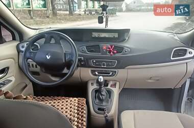 Минивэн Renault Scenic 2010 в 