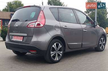 Минивэн Renault Scenic 2011 в 