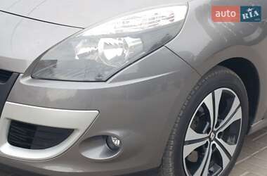 Минивэн Renault Scenic 2011 в 