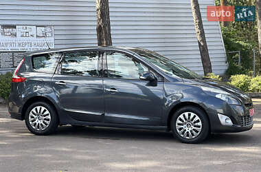 Минивэн Renault Scenic 2009 в 