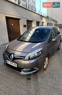 Минивэн Renault Scenic 2015 в 