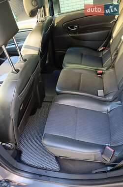 Минивэн Renault Scenic 2015 в 