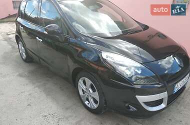 Минивэн Renault Scenic 2011 в 