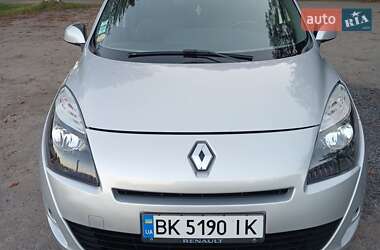 Минивэн Renault Scenic 2010 в 