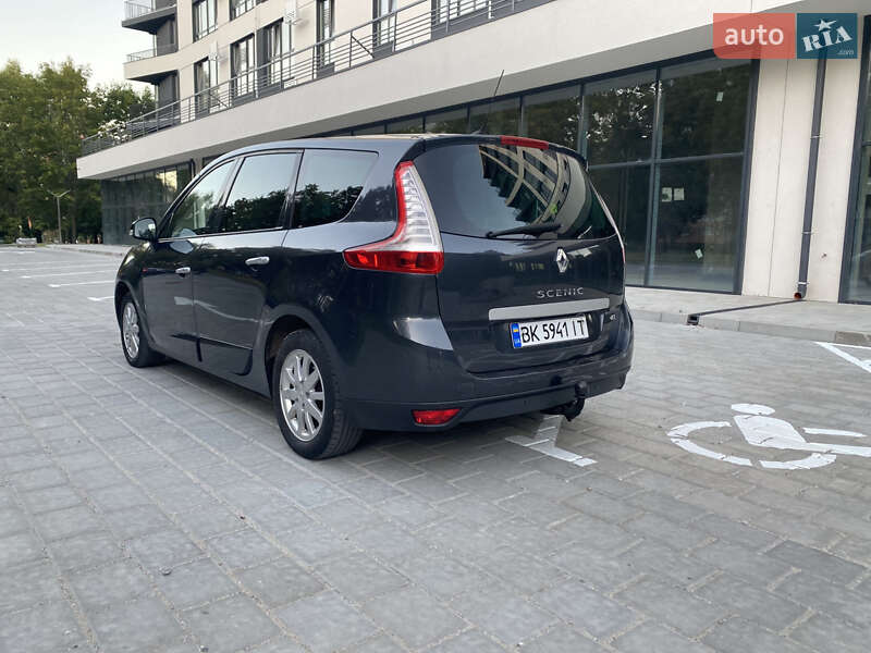 Минивэн Renault Scenic 2011 в Ровно