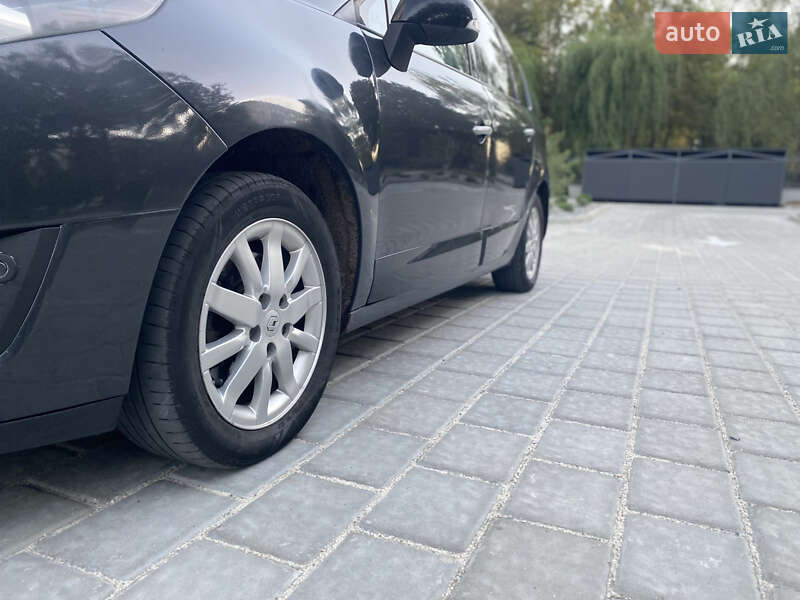 Минивэн Renault Scenic 2011 в Ровно