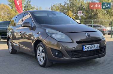 Минивэн Renault Scenic 2010 в 