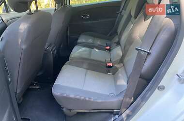 Минивэн Renault Scenic 2014 в 